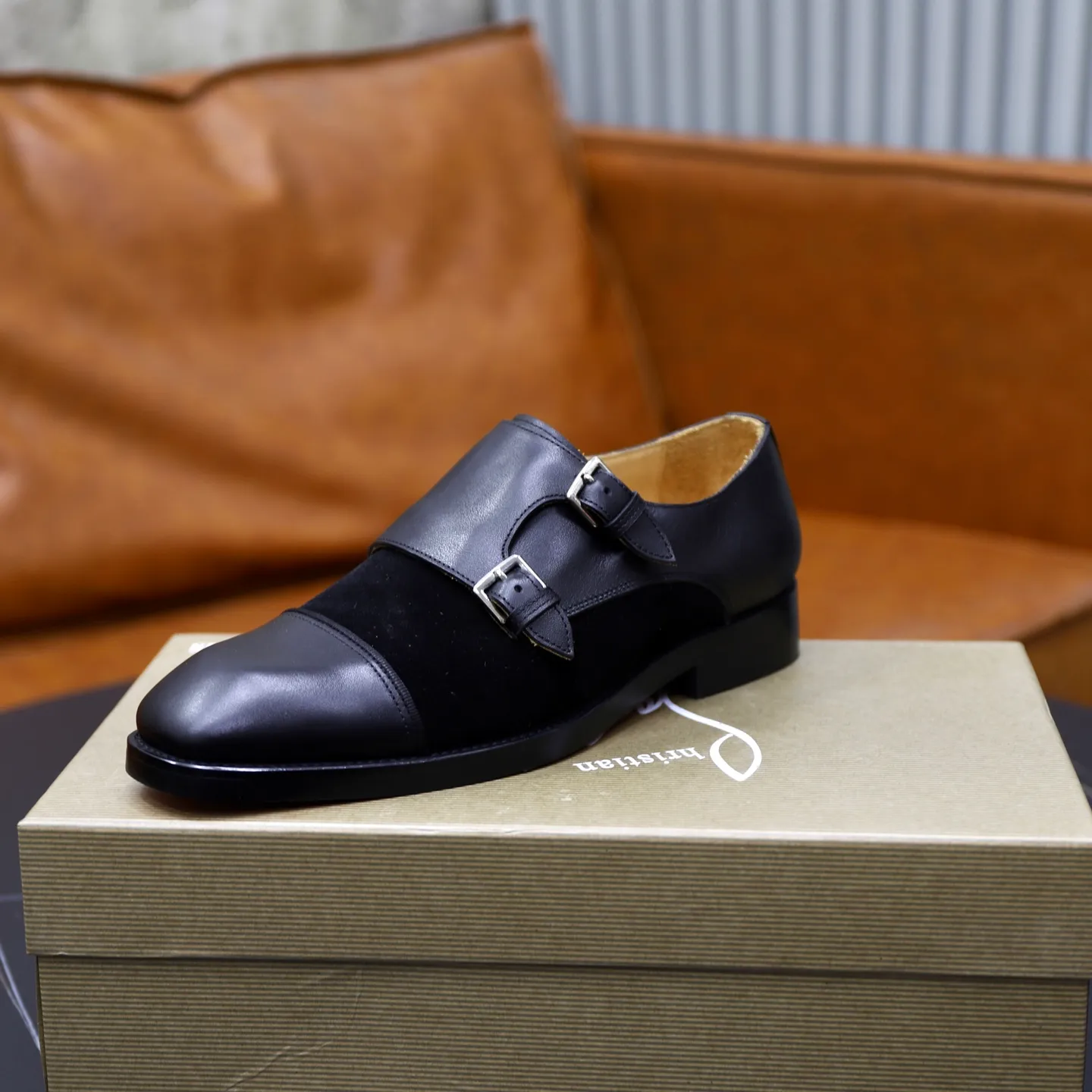 Ex-factory price: 620💰Christia*.Loubouti*🆑High-end men’s business formal leather shoes | Classic red sole shoes | Original imported first-layer cowhide | Water-dyed cowhide lining | Italian imported red rubber outsole | High-end luxury | Perfect interpretation of fashion, sunshine, style, suitable for various occasions Size: 39-44 (38.45 custom-made)
